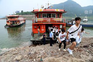 福克斯：基根-穆雷告诉我 他想更多地在内线接到球